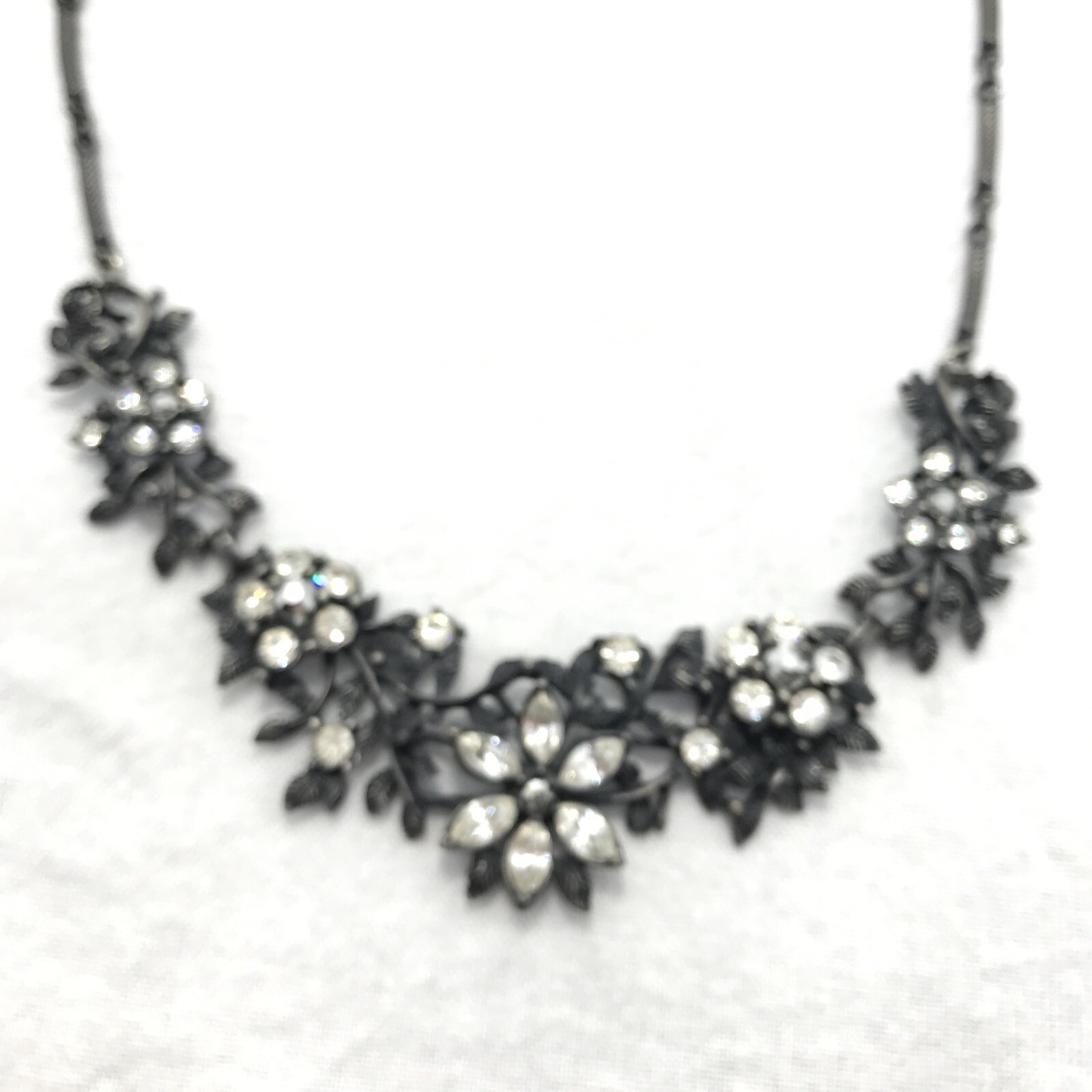 Vintag Pewter Tone Floral Design with Clear White Rhinestones Collar Necklace