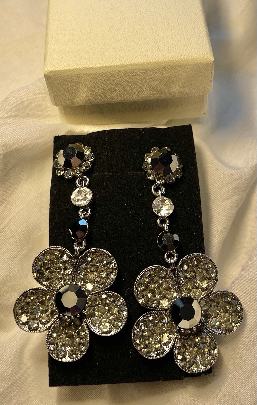 VTG RHINESTONE FLOWER Post EARRINGS SSB BLACK CLEAR PAVE DANGLE DROP SILVER Tone