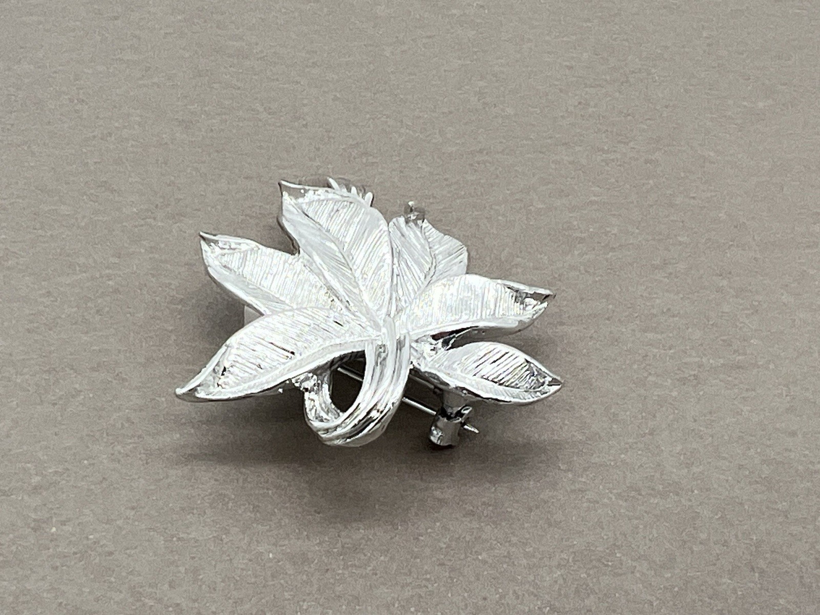 Vintage Gerry’s Leaf Brooch Silver Tone Textured Floral Pin Nature Jewelry