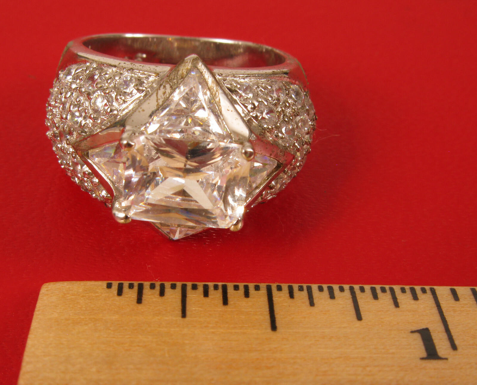 VINTAGE LINDENWOLD FINE JEWELERS STERLING SILVER CUBIC ZIRCONIA CZ COCKTAIL RING