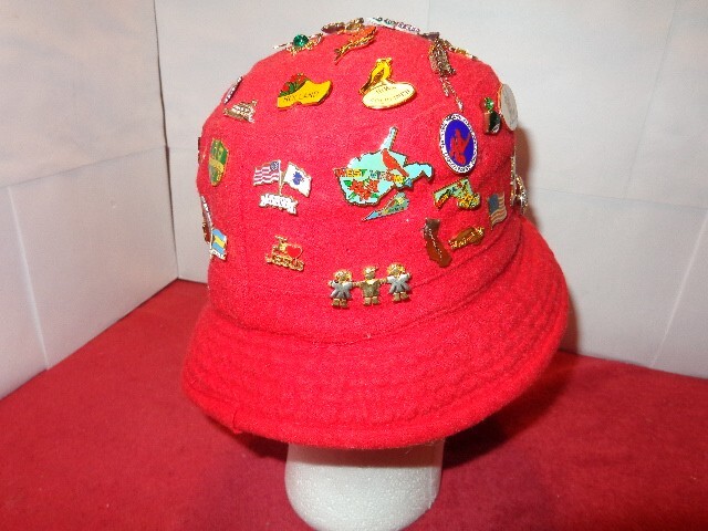 69 PIECE VINTAGE US STATE SOUVENIR PIN & BROOCH COLLECTION + HAT AND HEAD #L 104