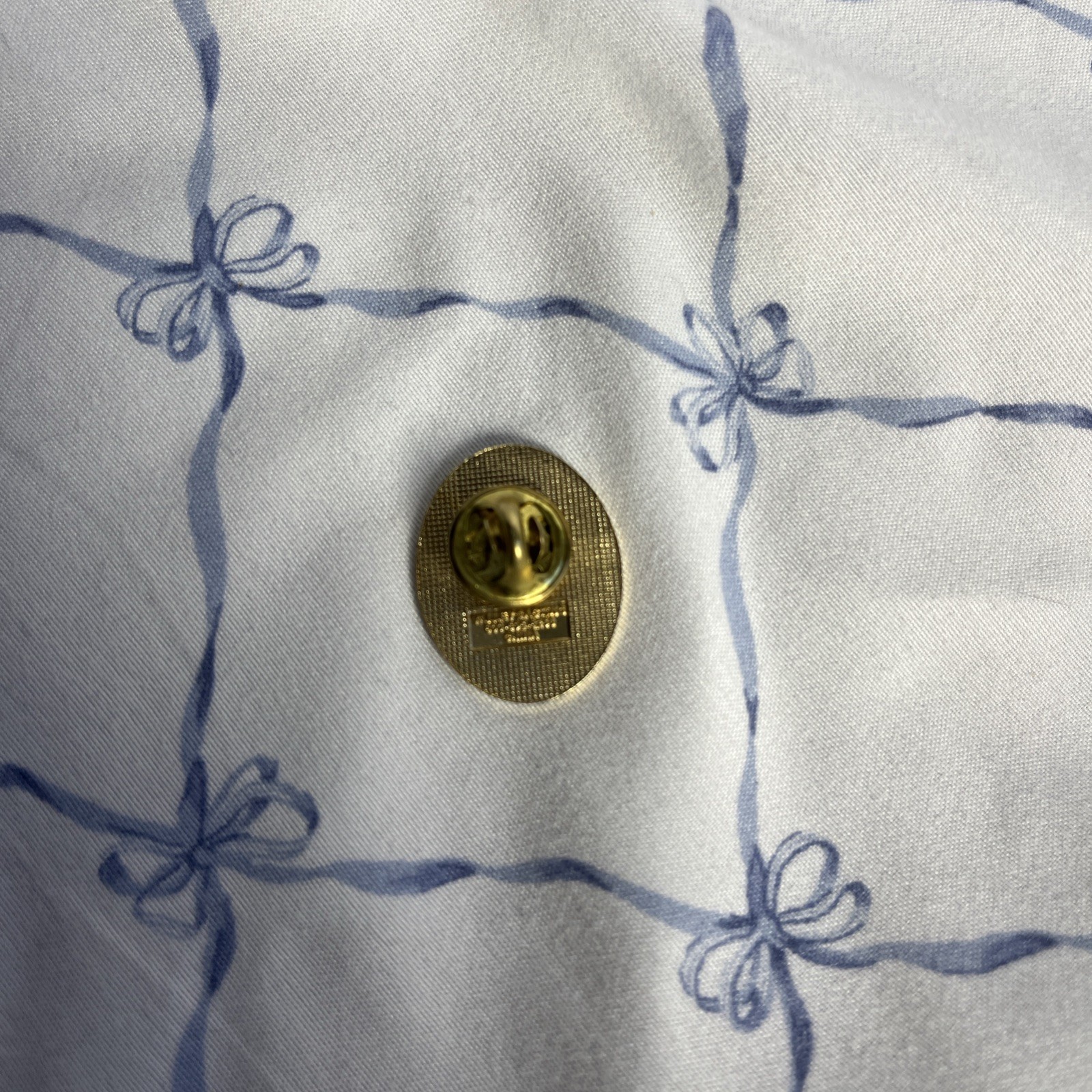 Vintage Valley Casting Gold Tone Enamel Pin – Red Carnation Flower Design – Oval