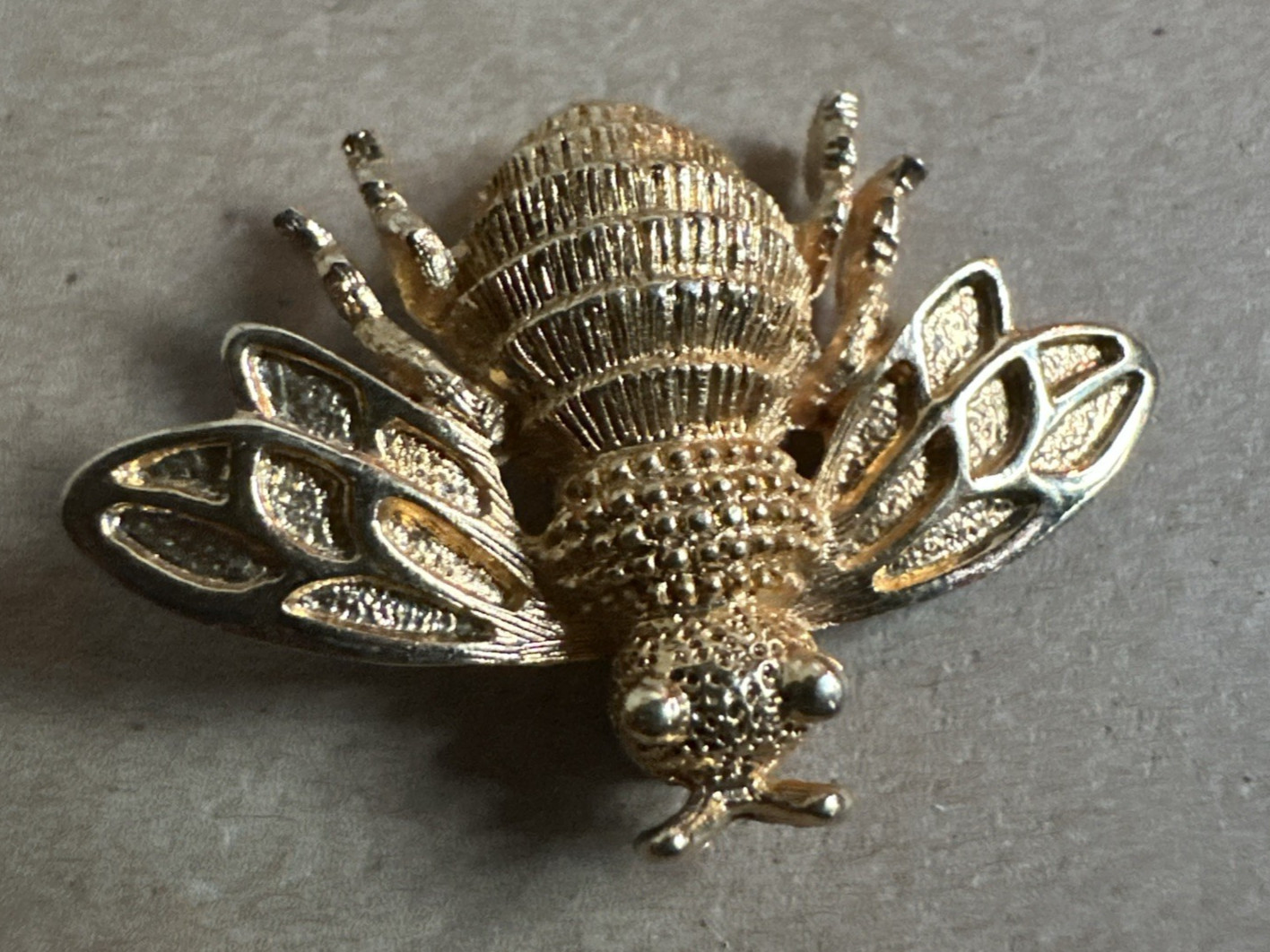 Vintage AVON Gold Tone Figural Bumble Bee Brooch Pin Insect Bug Costume Jewelry