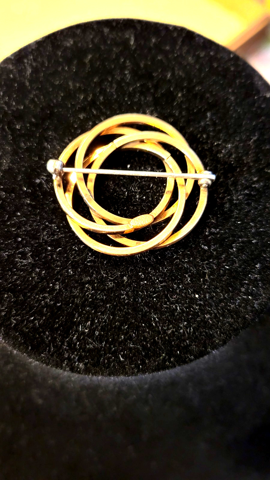 Vintage love knot circle pin 1+1/4″ marked 1/20 gold filled WRF used good cond.