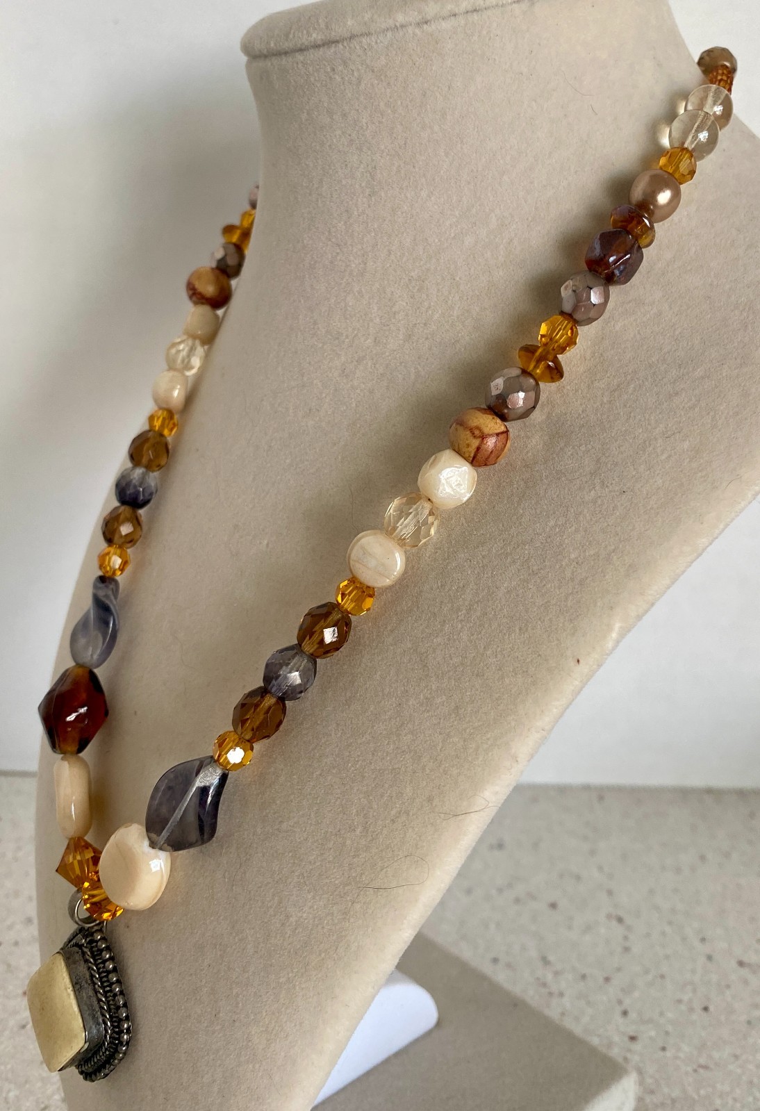 Vintage Necklace Glass Mother of Pearl Shell Beaded Silver Tone Stone Pendant