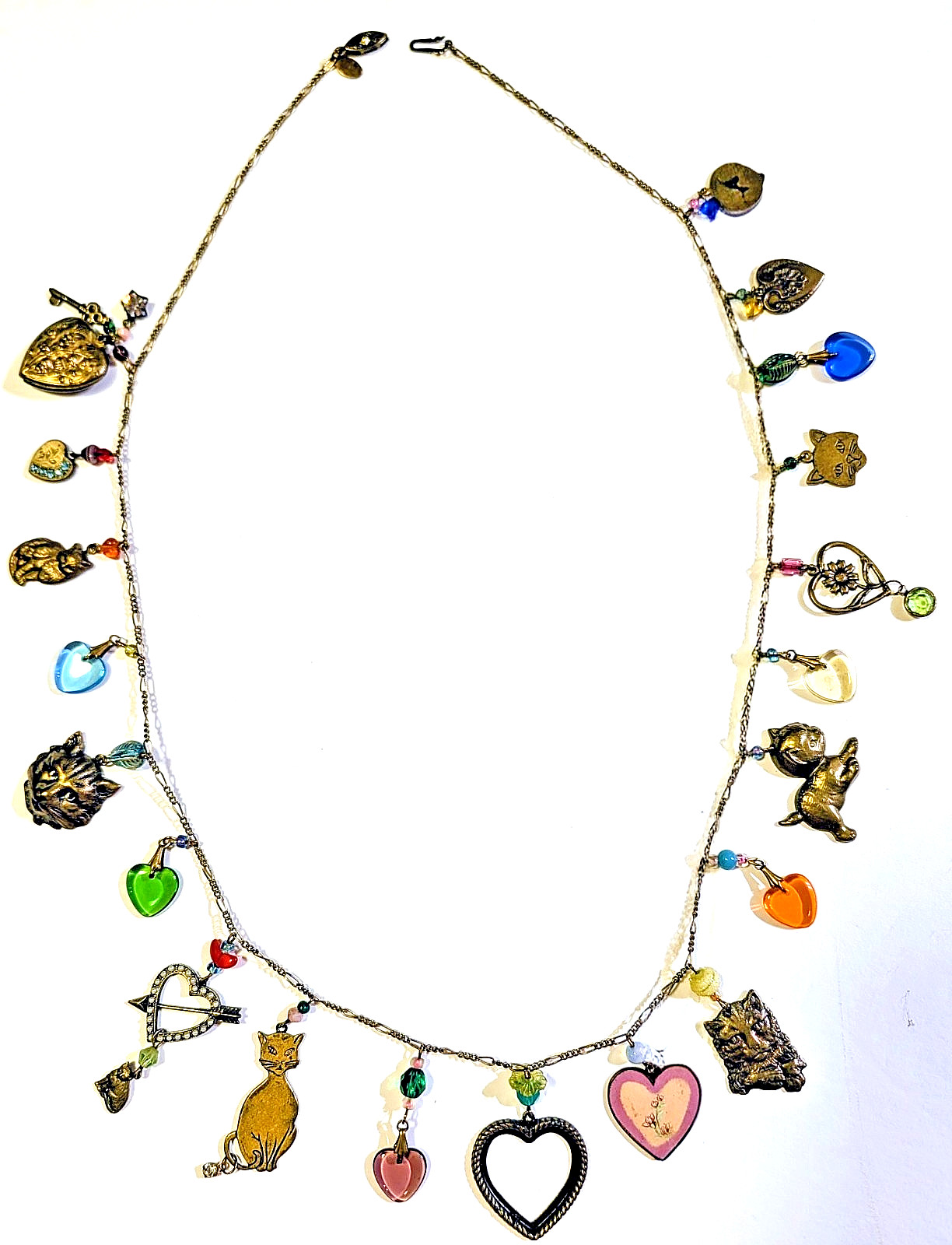 VTG GLASS WORKS STUDIO 30″ Dangling Charm Necklace 20 Dangles Hearts & Cats 😽 ❤