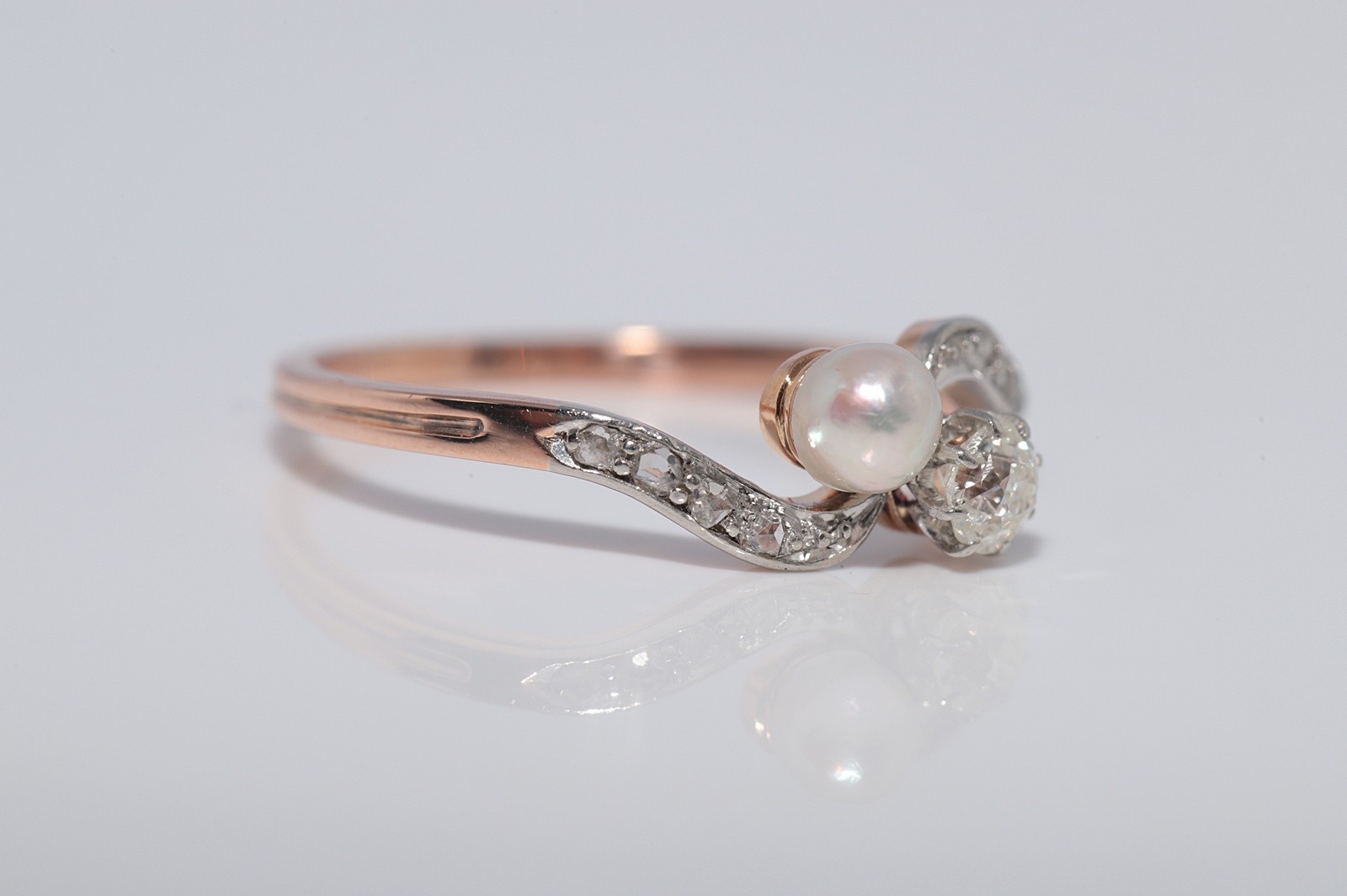 Antique Circa 1920s 18k Gold Art Deco Natural Diamond And Pearl Decorated Ring