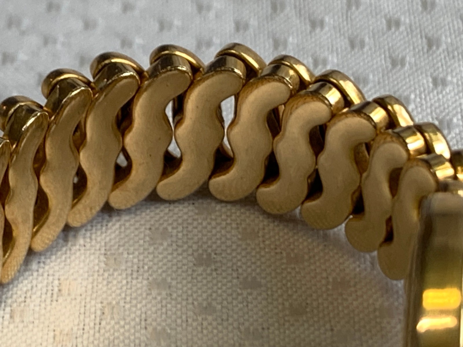 Vtg American Queen Sweetheart Bracelet 5-8.5″ Stretch Band Pitman & Keeler