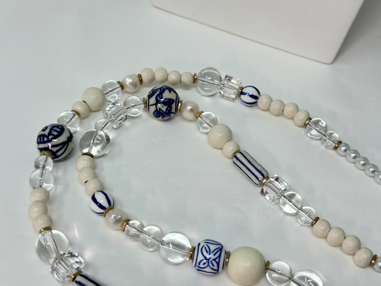 Vintage Goldtone Blue White Ceramic White Wood Clear Lucite Beaded 35″ Necklace