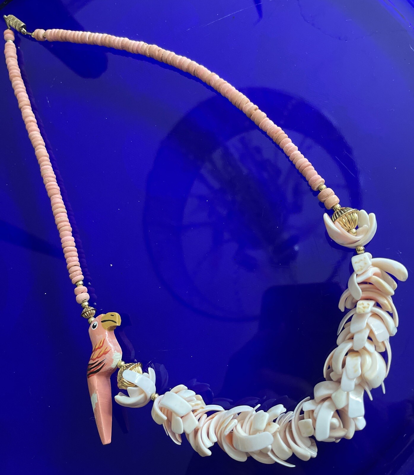 Vintage Peach & White Natural Sea Shell & Fun Parrot Beach Wear 23″ Necklace Z29