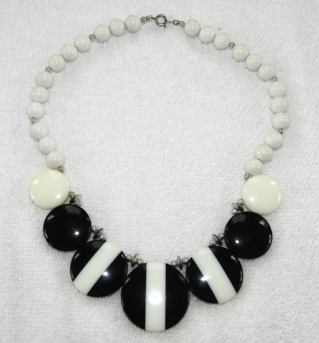 NICE COSTUME JEWELRY WEISS TRIFARI MONET COVENTRY LUCITE RHINESTONE BLACK WHITE