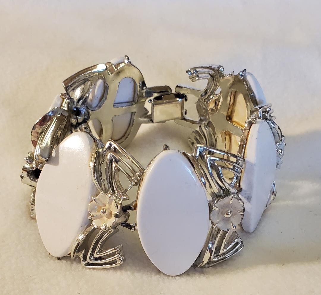 Vintage Thermoset Silver Tone With White Enamel Bracelet