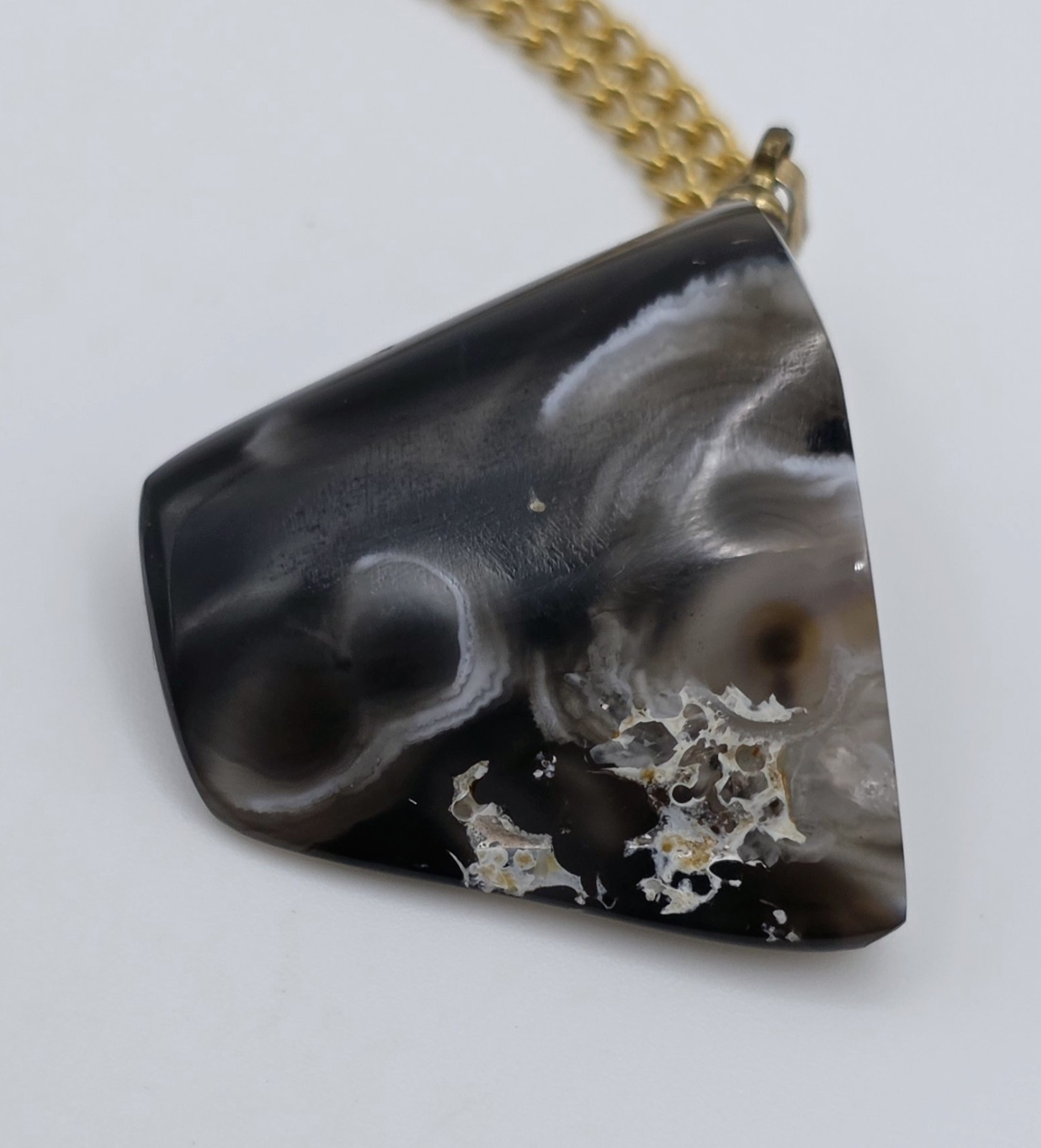 Vintage 1970s Agate Geode Slice Pendant Necklace Gold Tone Boho Druzy Crystal