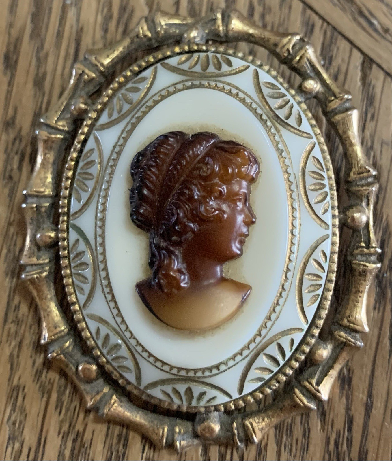 Vintage Cameo Brooch Brown Resin Oval Gold Tone Metal Filigree 2”