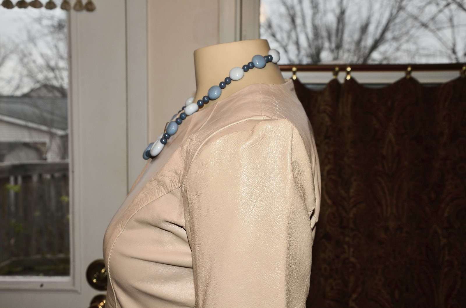 vintage blue beaded chunky short necklace teal light blue dark blue