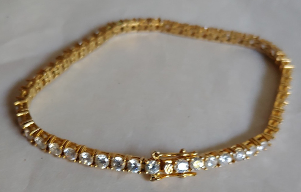 VTG Classic Tennis Bracelet Gold Tone Cubic Zirconia 8-1/2 Inch w/Safety Clasps