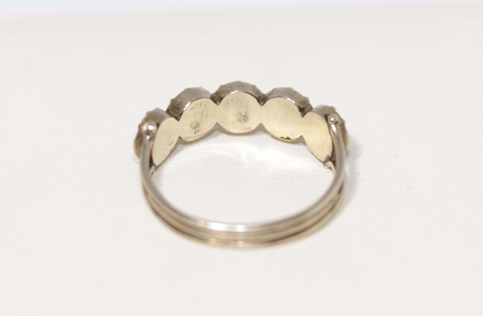 PRETTIEST GEORGIAN 9CT GOLD FIVE GARNET HALF HOOP RING in AMAZING CONDITION