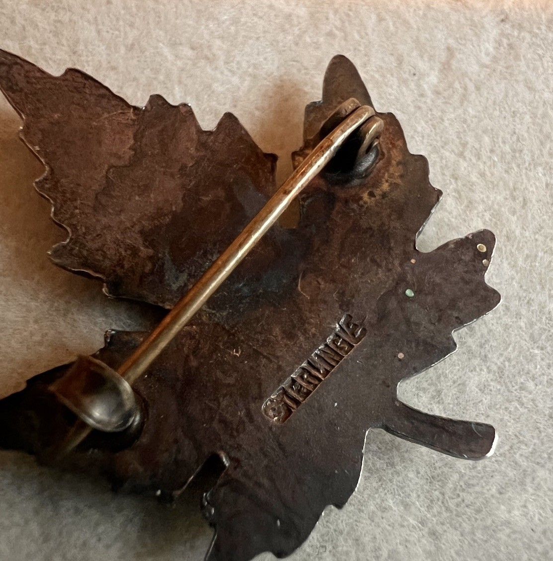 Maple Leaf Vintage Sterling Silver Lapel Pin Excellent! Enamel Fall Colors C3