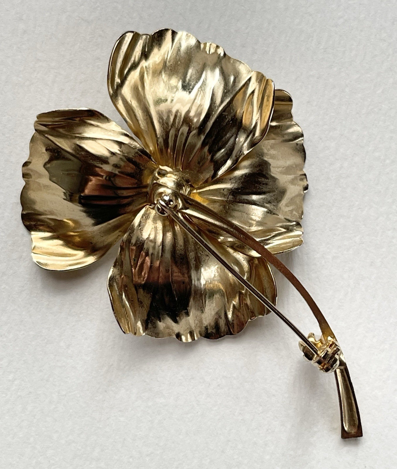 Vintage Textured Gold Tone Flower Pansy with Prong Set Faux Pearl Accents