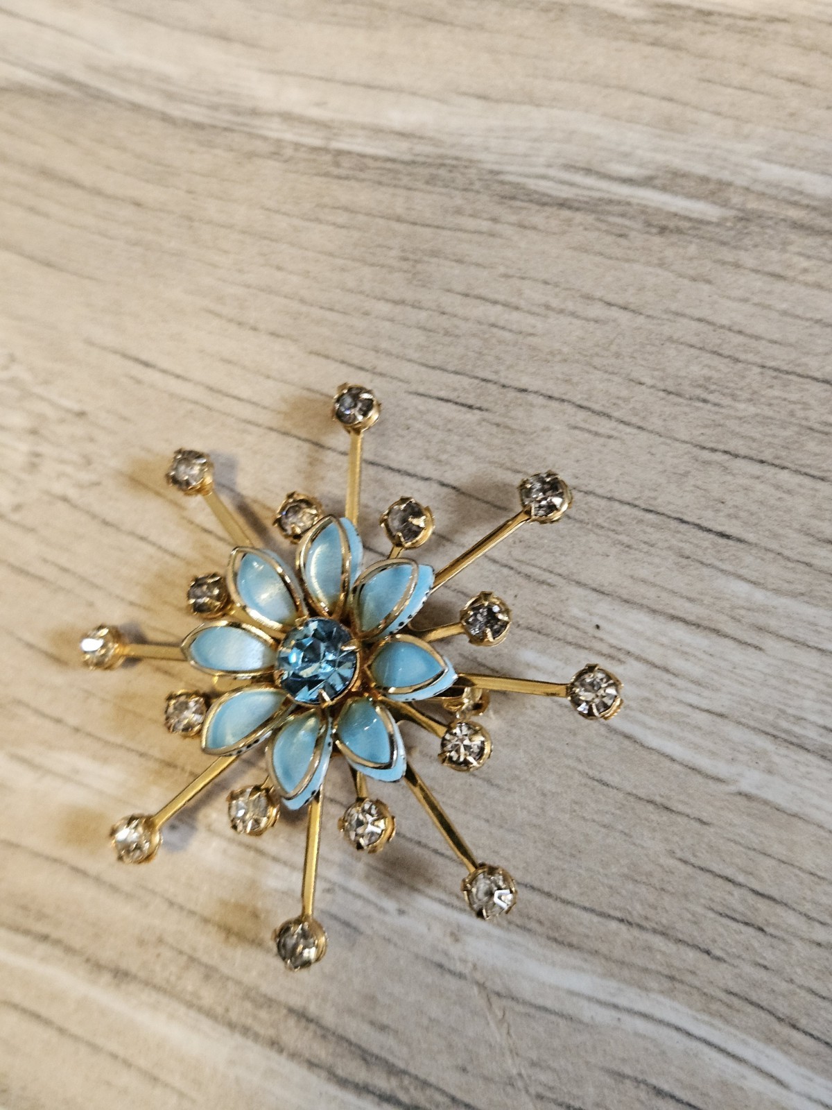 Vintage Starburst Flower blue Enamel and Rhinestones Brooch Goldtone