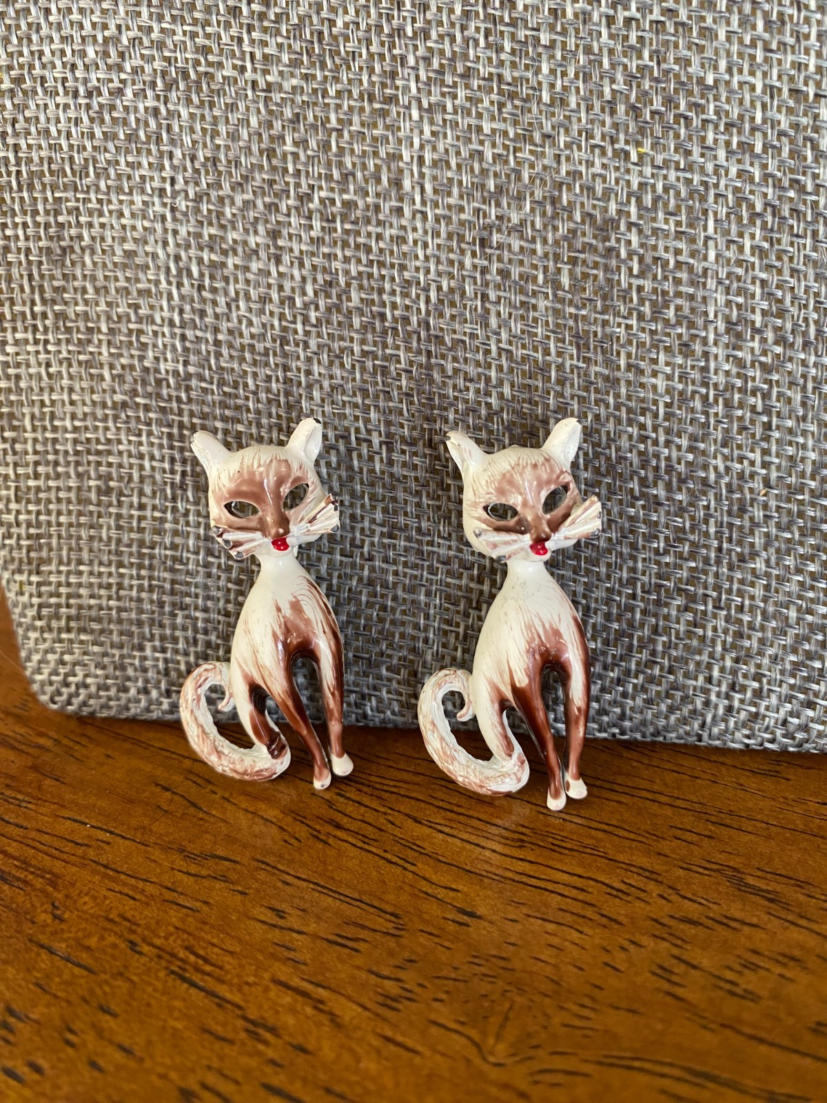 Siamese Cat Brooches Set Of 2 Vintage Scatter Pins White Brown Enamel