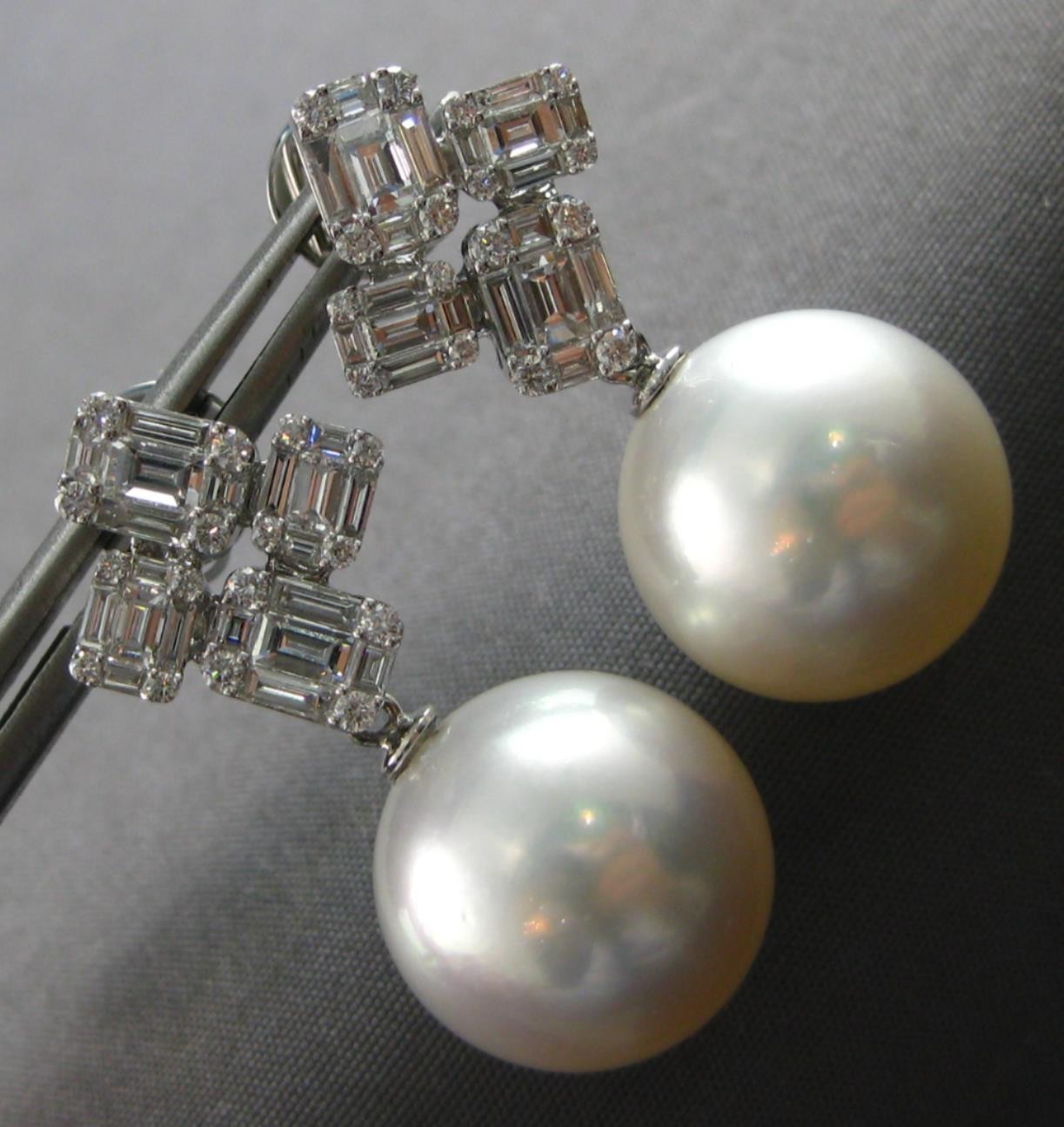 LARGE 1.52CT DIAMOND & AAA SOUTH SEA PEARL 18KT WHITE GOLD FUN HANGING EARRINGS