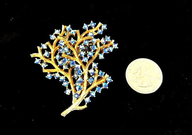 VTG Signed CROWN TRIFARI BLUE AB Rhinestone BRANCH CORAL Motif Pin Brooch 2.5″ L
