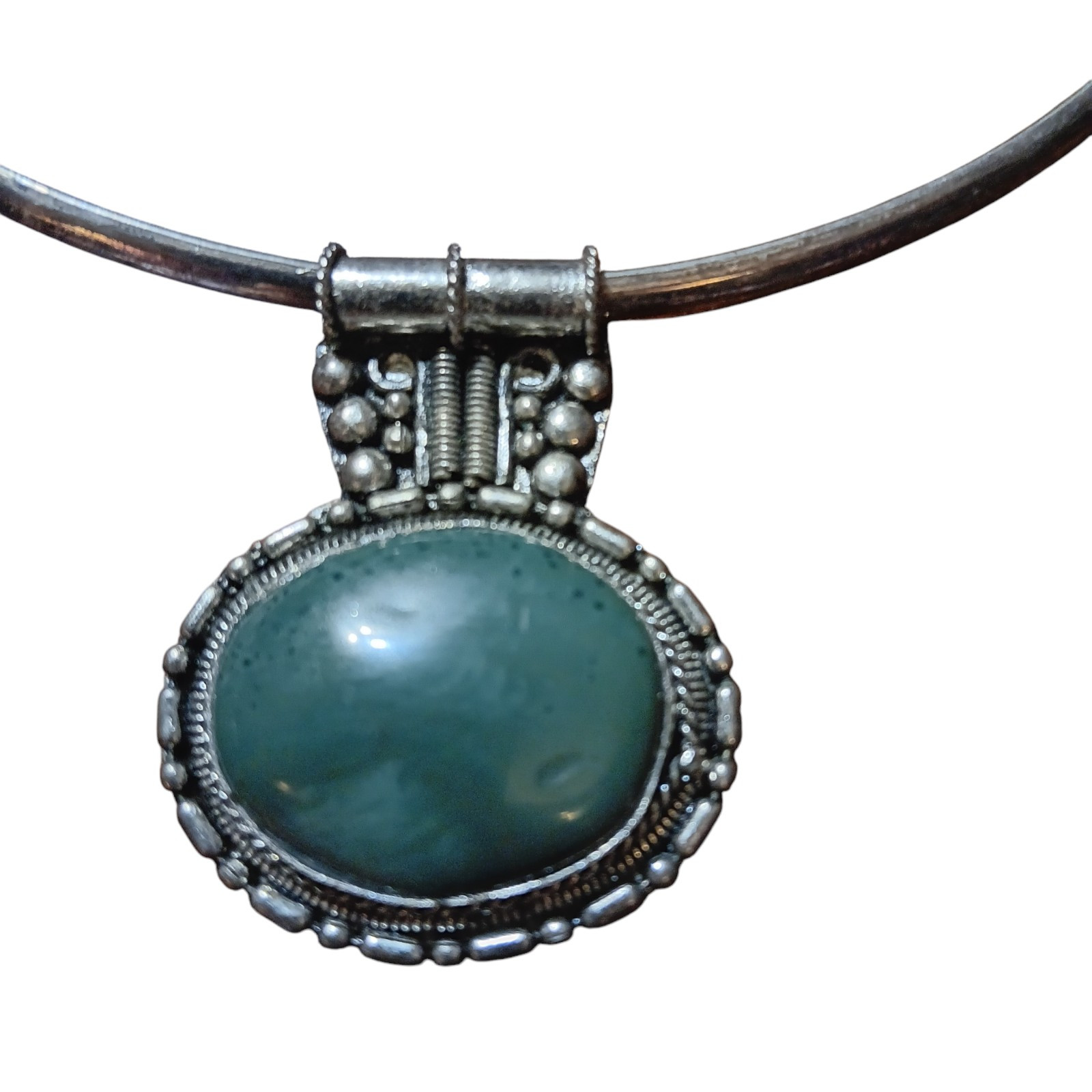 Silver Tone Necklace 14″ Boho Green Stone Pendant Earthy Nature Gemstone Wire