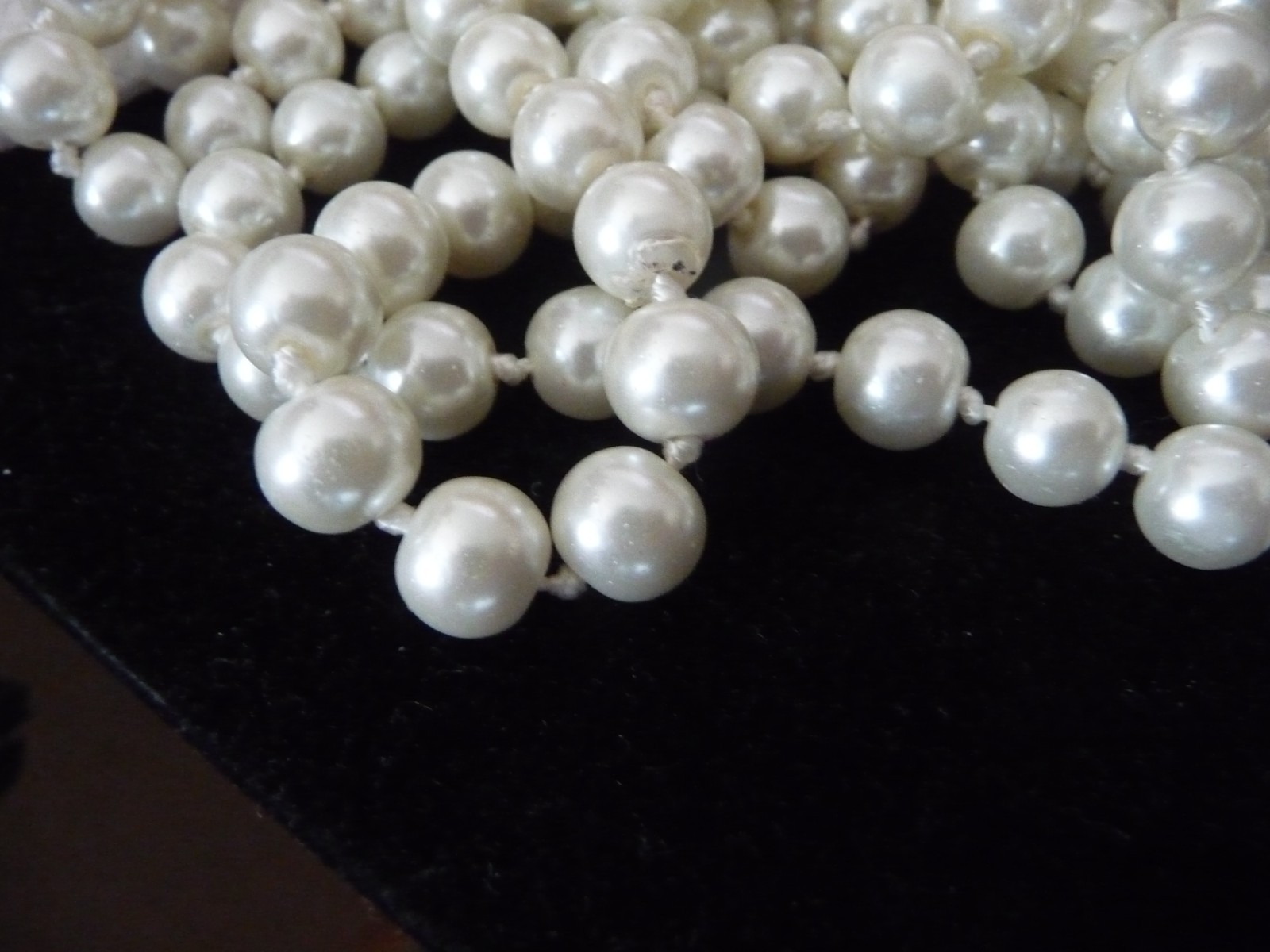 FLAPPER 42””L FAUX PEARLS HAND KNOTTED NO CLASP STATEMENT NECKLACE #31/4