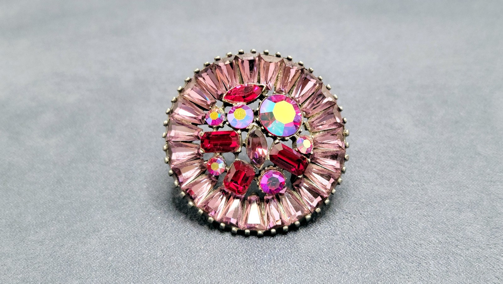 VTG Red/Pink Round Cluster BROOCH with Ab Rhinestones. Gift box Included.
