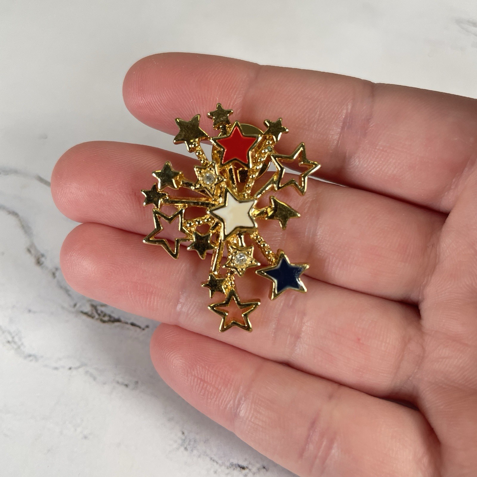 Vtg AVON Gold Tone Red White & Blue Enamel Patriotic Star Fireworks Lapel Pin