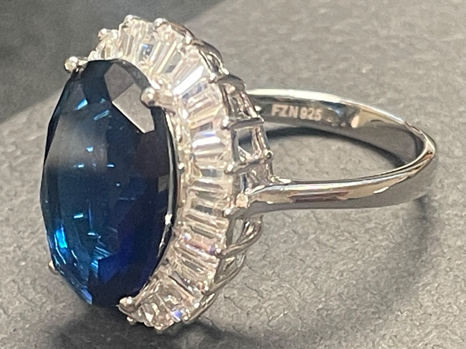 Signed FZN sterling silver 925 .” .5” Oval blue sapphire crystal Ring 7 vintage