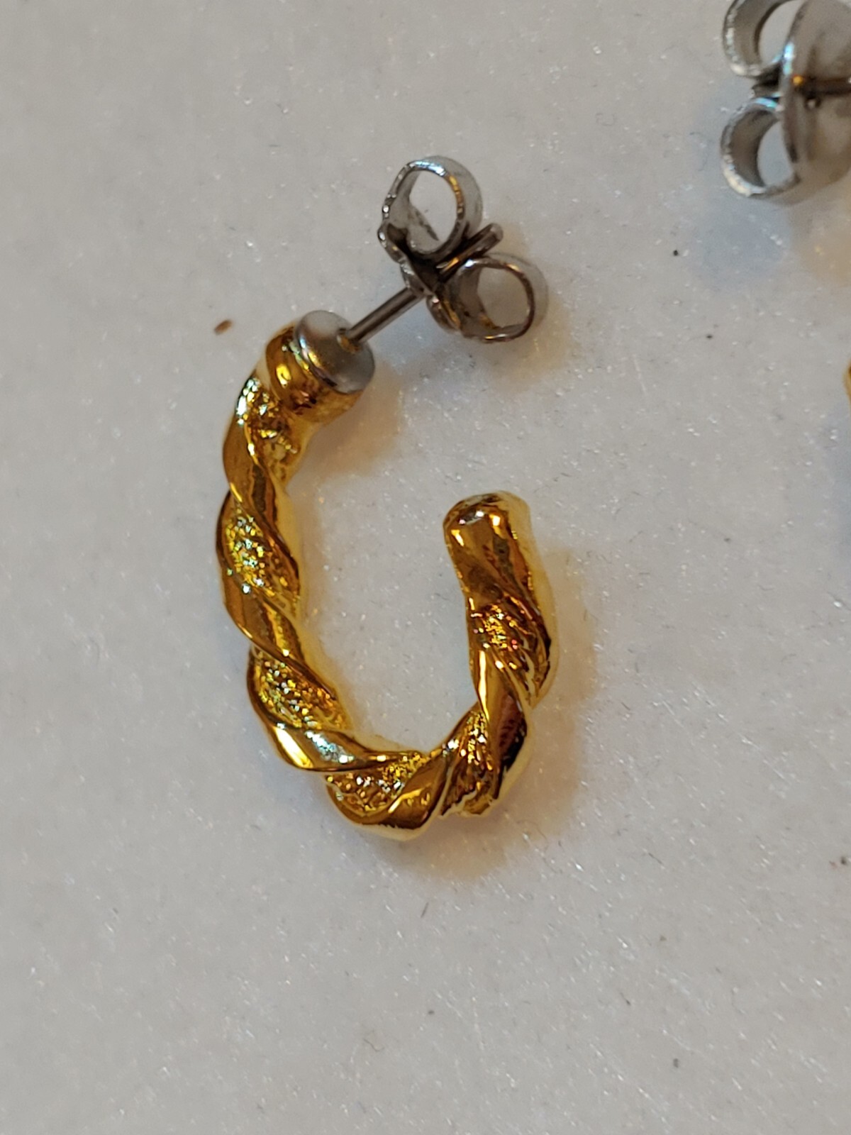Vintage Gold Tone ( Oblong Hoop ) Pierced Earrings – 1/2 in Wide x 3/4 in Long