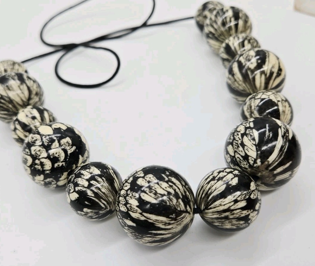 Vintage Joan Rivers Snakeskin Design Beads on Leather cord AS IS