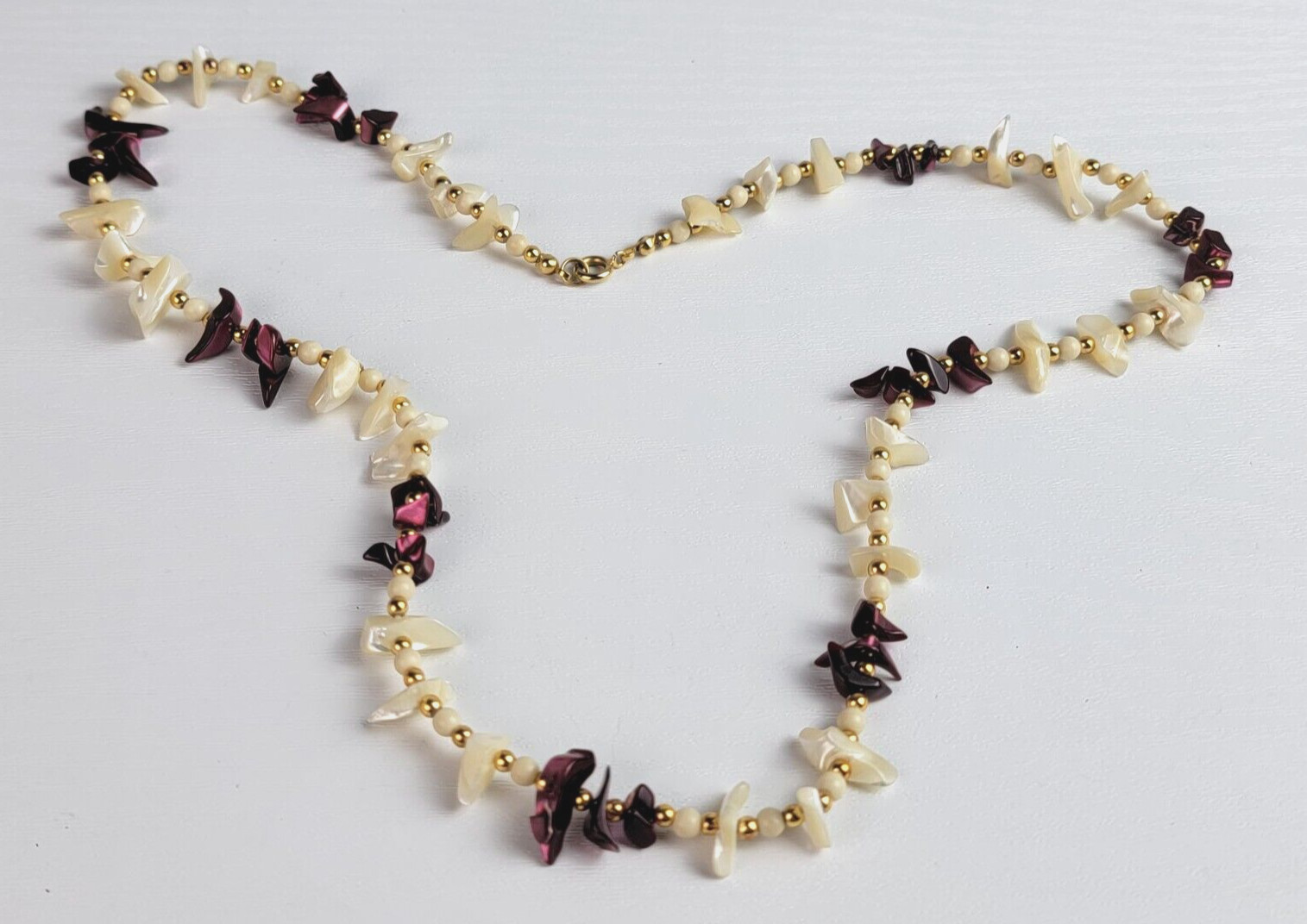 Gold-Tone Red Garnet And Mother Of Pearl Chip Beaded Necklace Cream Red 23.5 In