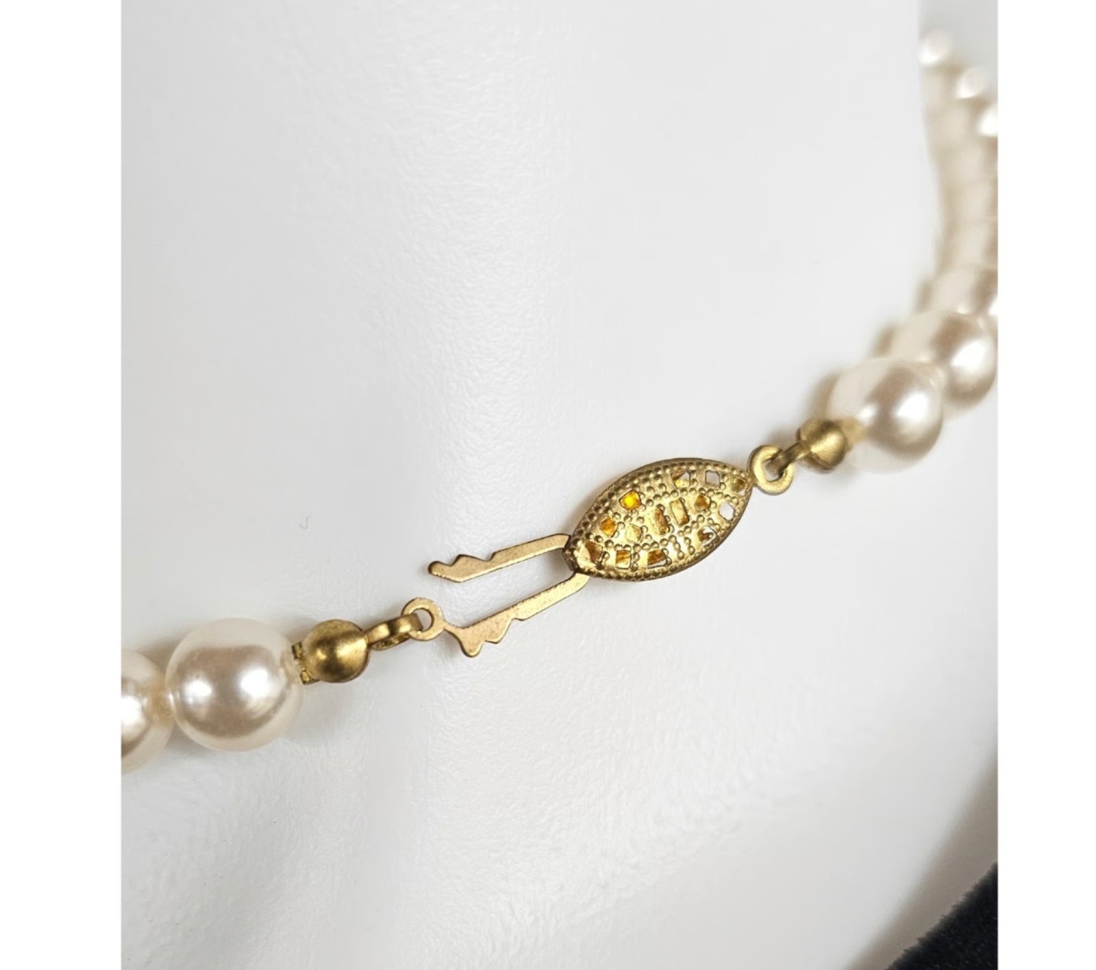 Vintage Cream Simulated Pearl Choker Necklace – Classic Filigree Clasp