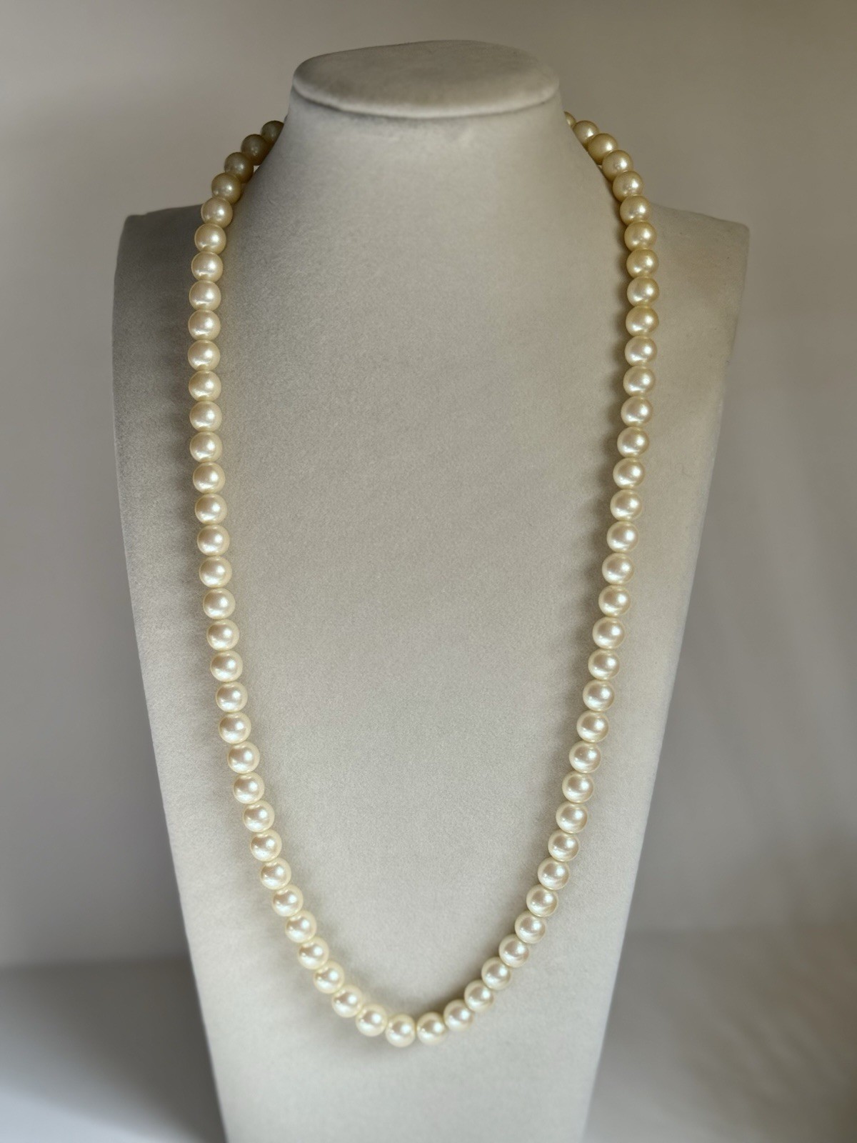 Vintage 1950s Simulated Pearl Necklace Glass Pearls Gold Hook Clasp Mid Century