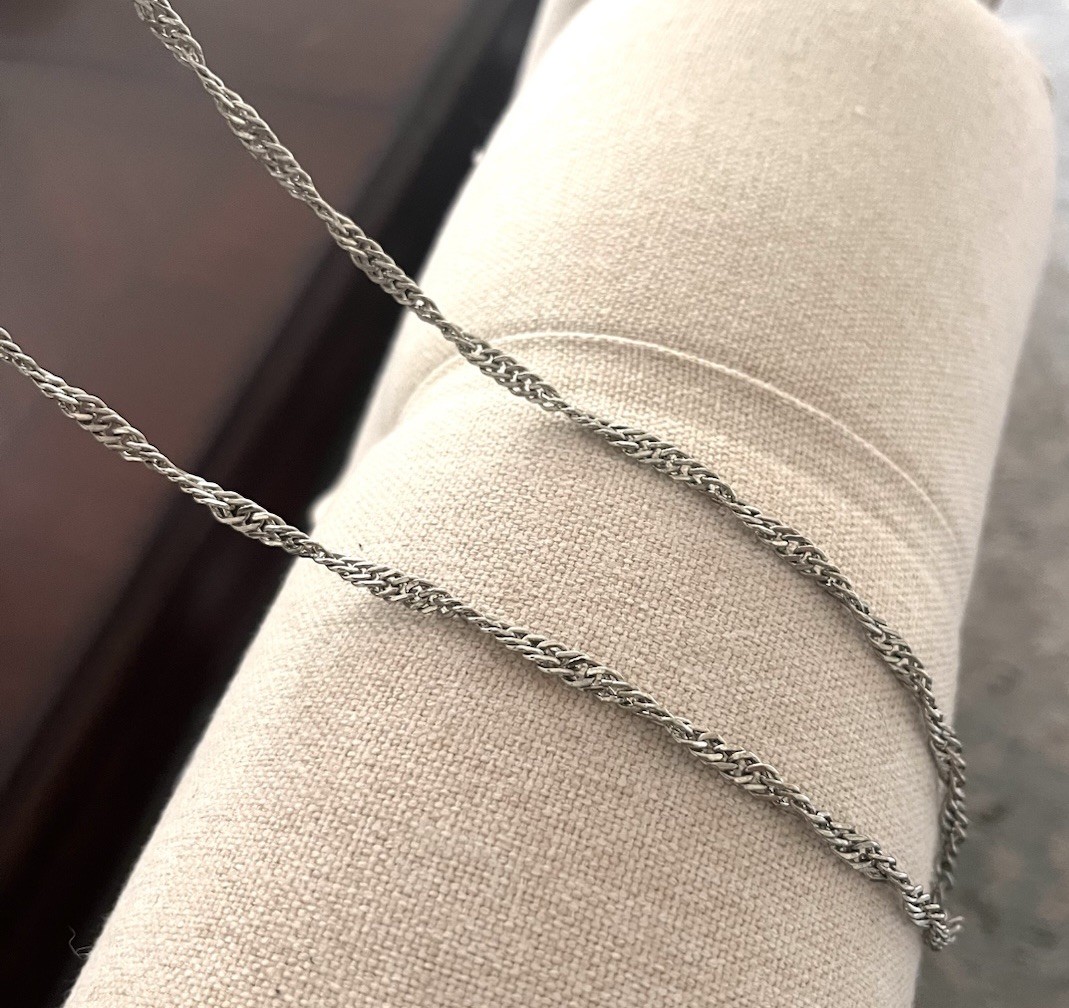 Celebrity NY Signed Vintage Silver Tone Twist Chain Link 36” Long Necklace