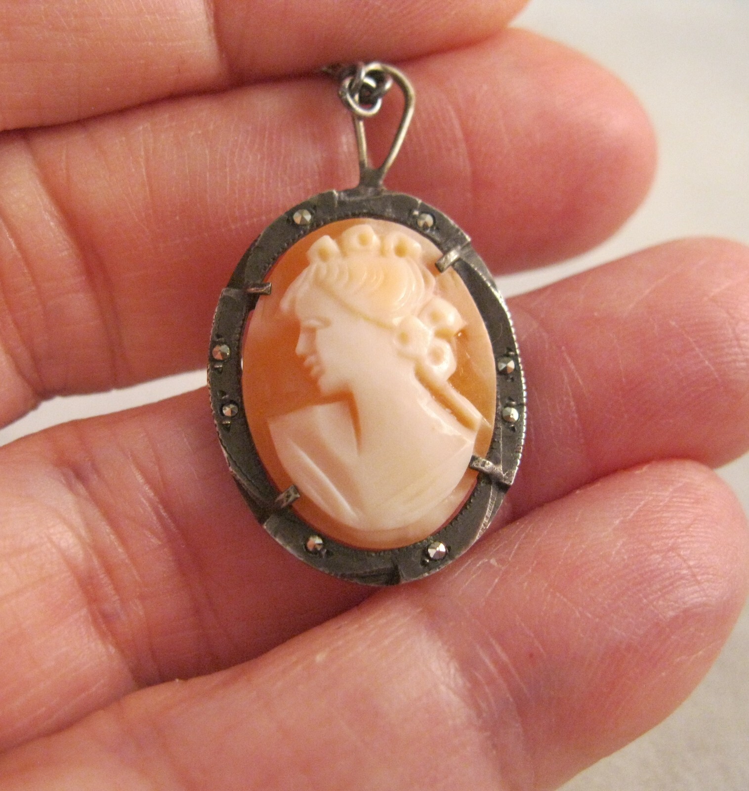 Antique .800 Silver Hand Carved Shell Cameo & Marcasite Pendant Necklace 19 3/4″