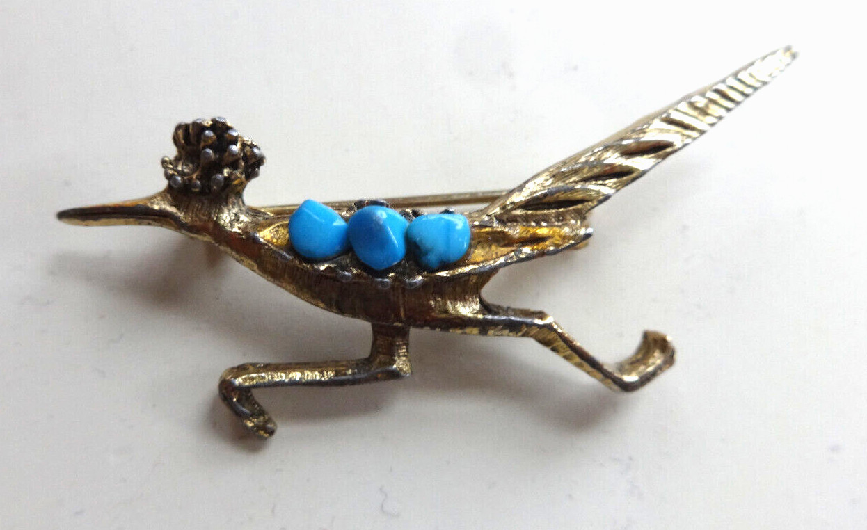 VTG ROADRUNNER BROOCH PIN TEXTURED GOLD TONE TURQUOISE STONES MISSING EYE GUC