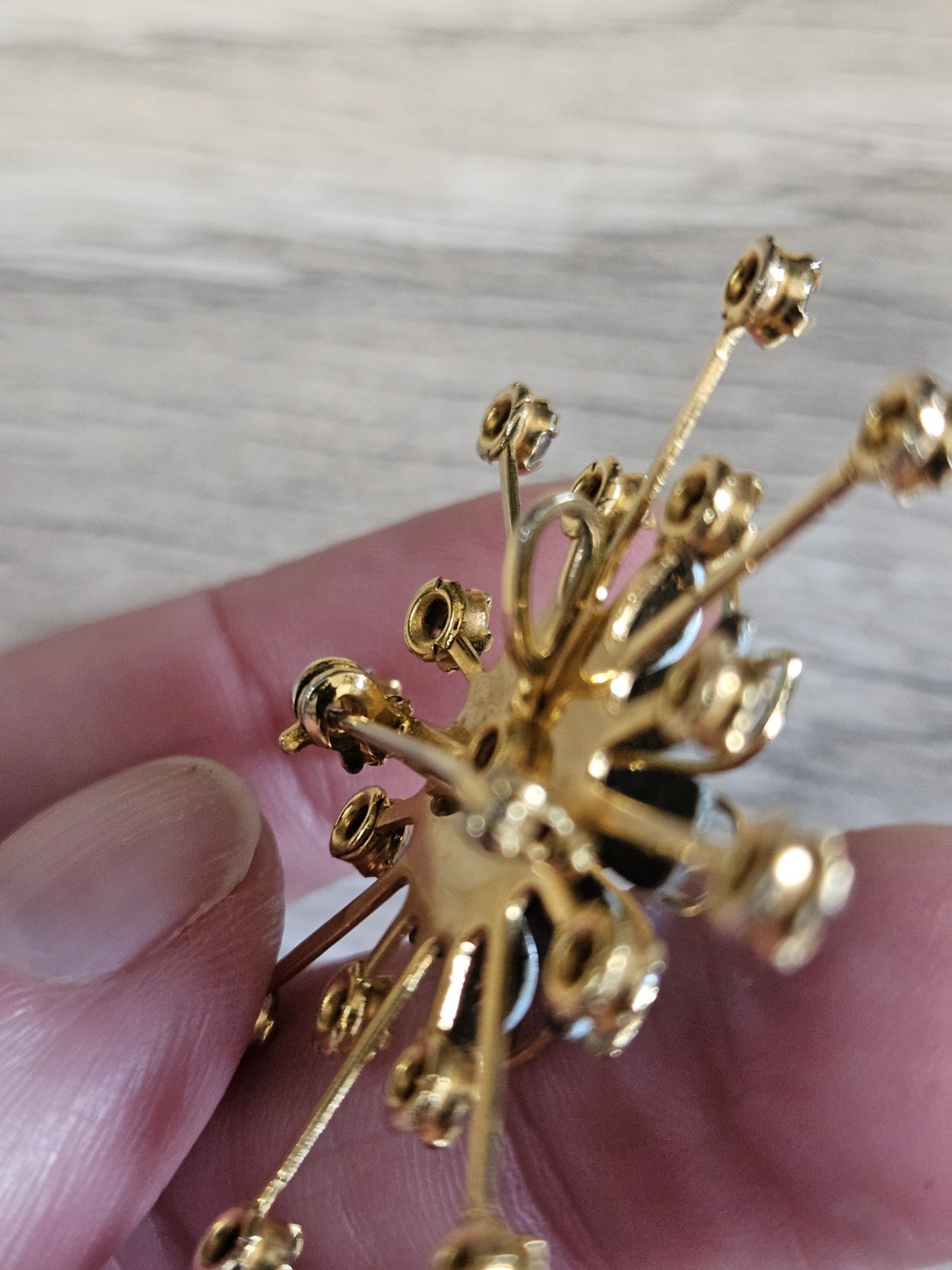 Vintage Starburst Flower blue Enamel and Rhinestones Brooch Goldtone