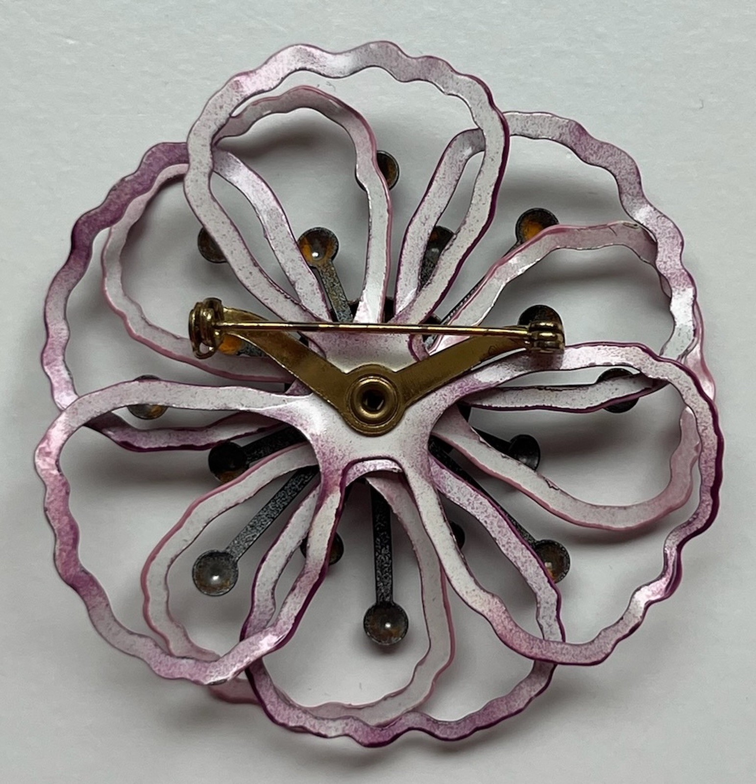 vtg LACY PURPLE, ORCHID & BLACK DAISY PIN. Layered. Enamel & Metal. 2.5″. 1960s
