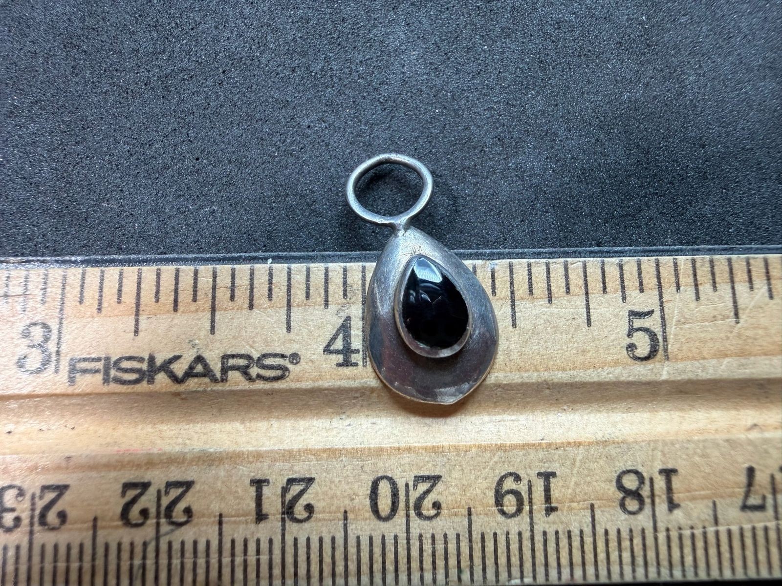 1.06g Vintage Sterling Silver 925 Teardrop Pendant Black Inlay Oval Shape M