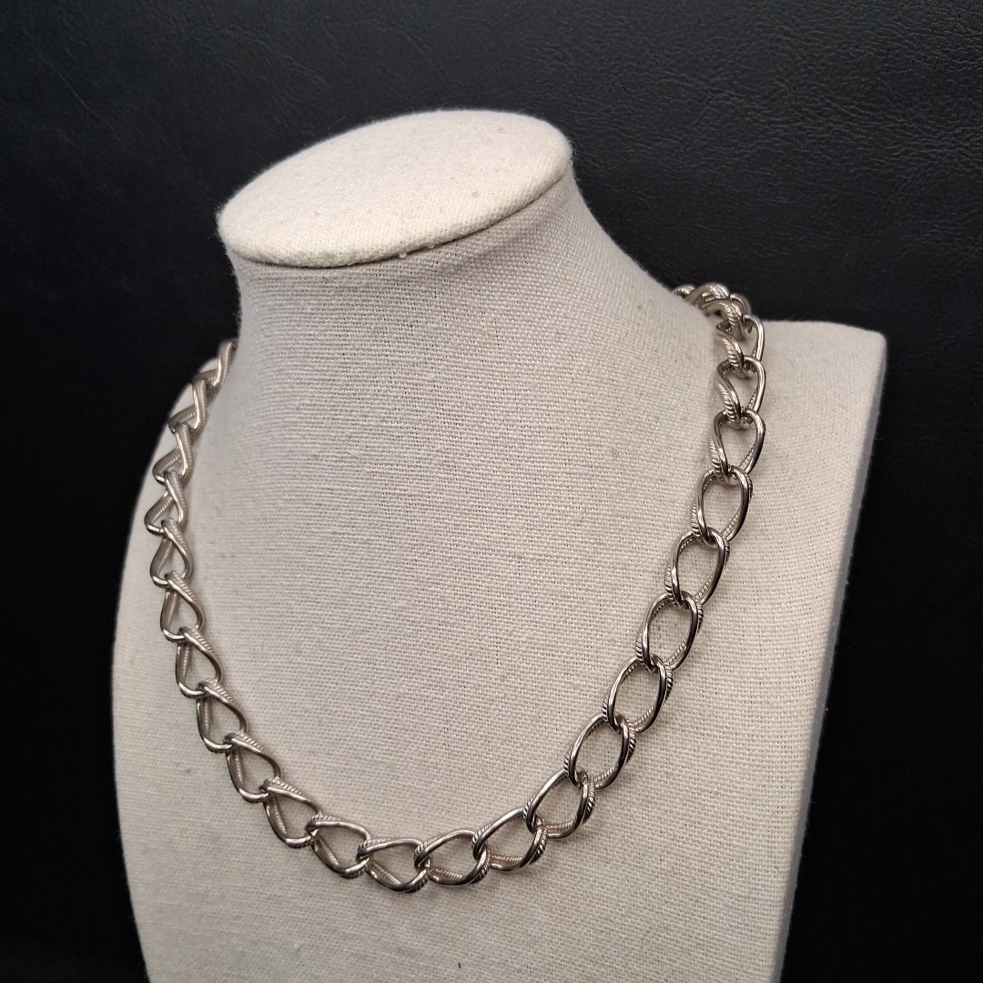 Vintage Chain Necklace Polished And Textured Gold Tone. 17.483