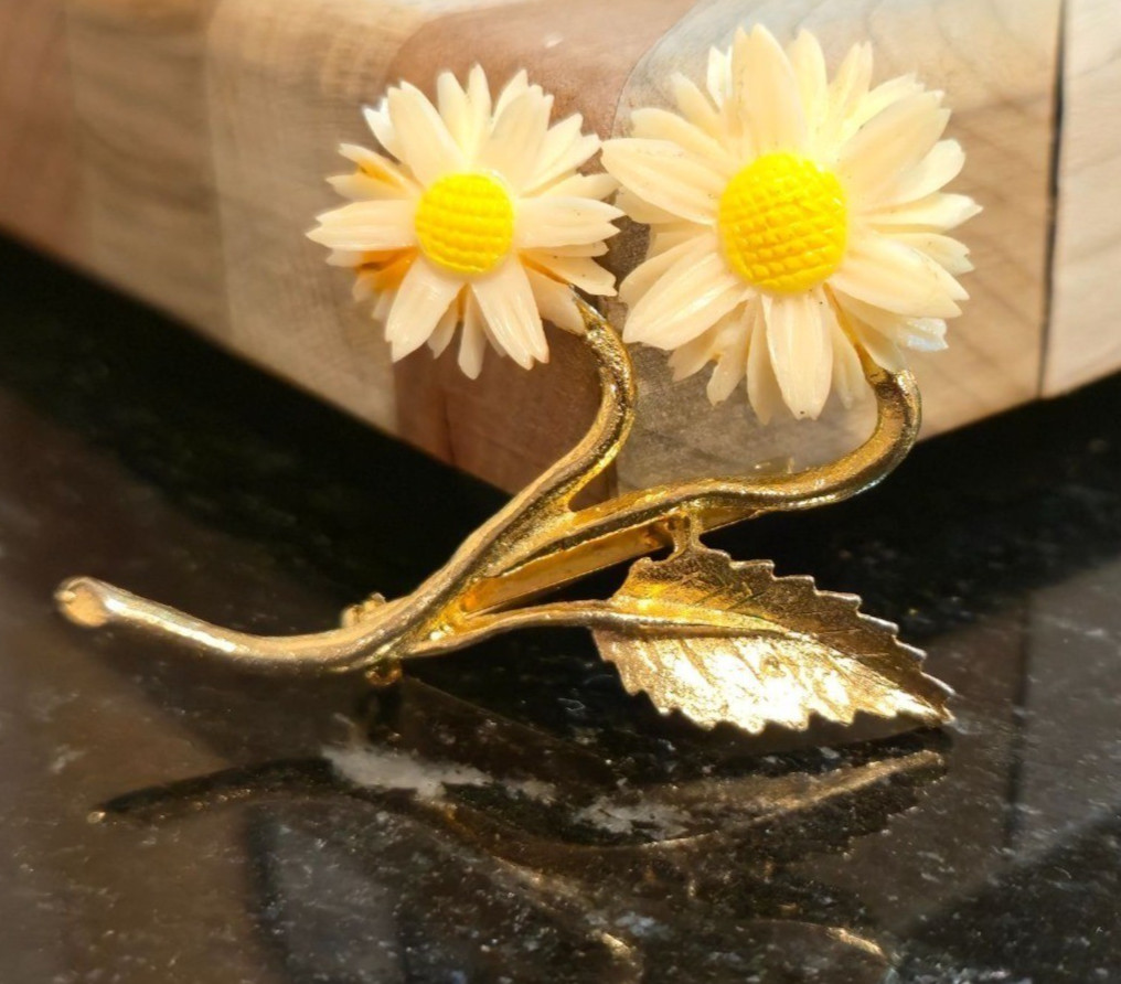 Vintage Daisy Flower Brooch 1960s Mod Plastic floral on metal stem Retro Jewelry