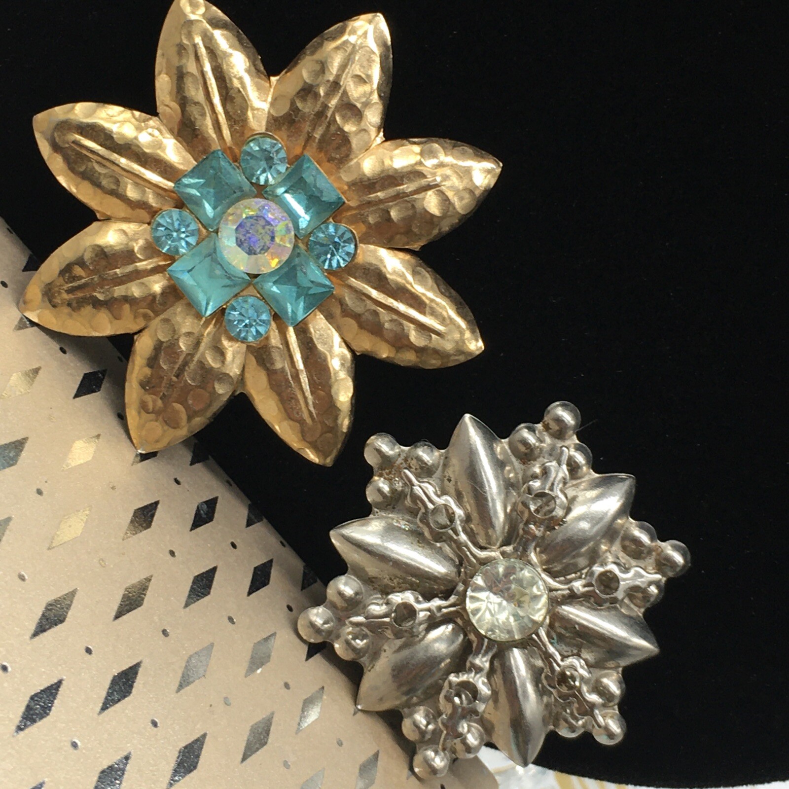 Vintage Tin Star Flower Brooch Pin LOT of 2 1.5-2″ White and Blue Rhinestone