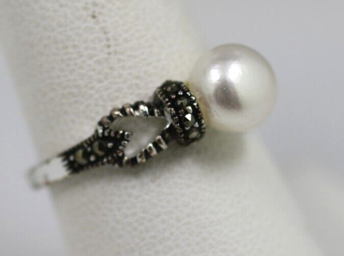 925 Sterling Silver white cultured pearl & marcasite CW Ring size 7 1/2