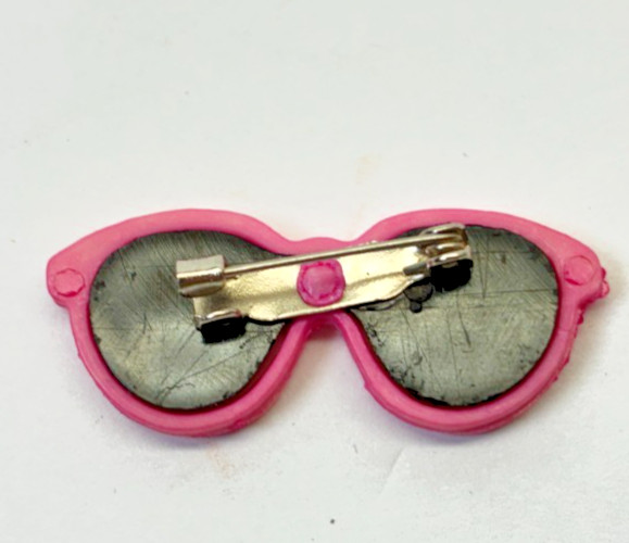 PIN: Pink Plastic Sunglasses Vintage Classic 1980’s Mini Brooch Pin *FREE SHIP*