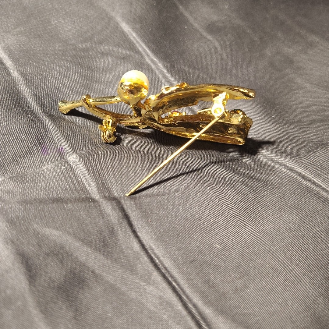 Lovvely Slver Starr Vintage Gold Tone Angel Blowing Horn With Rhinestones