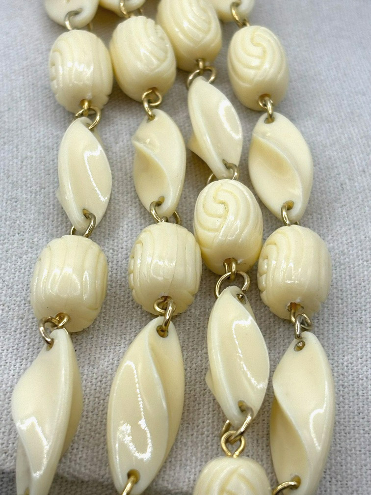 Vintage Ivory Cream Molded And Carved Bead Gold Tone Link Long Necklace 47 Inch
